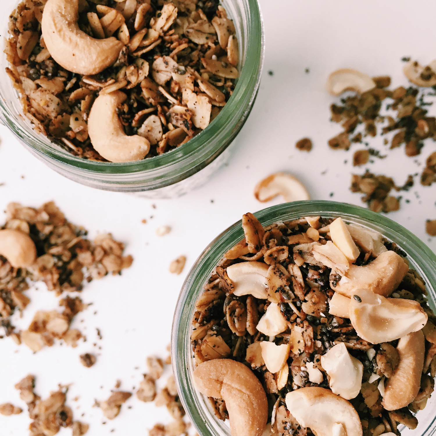 Chocolatey cashew superfood granola | Vegan