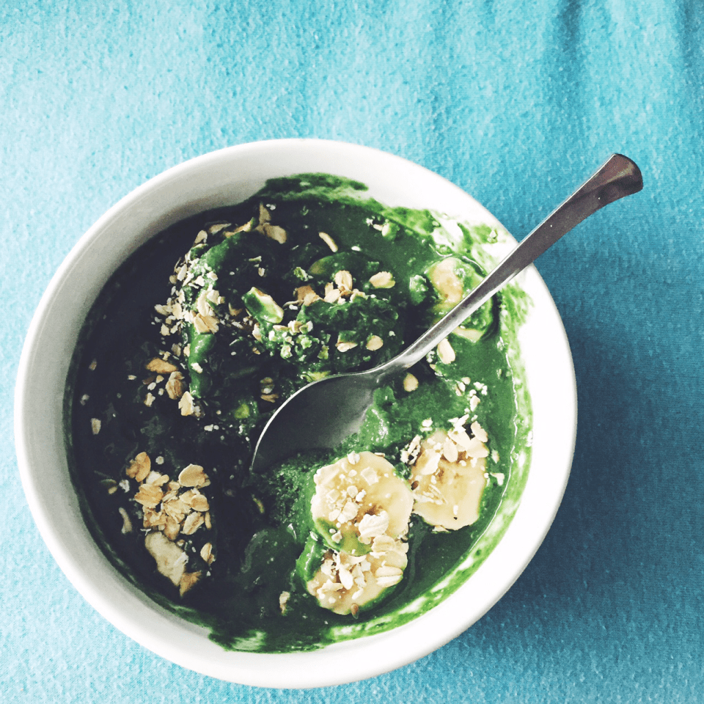 Spirulina Cashew Smoothie Bowl